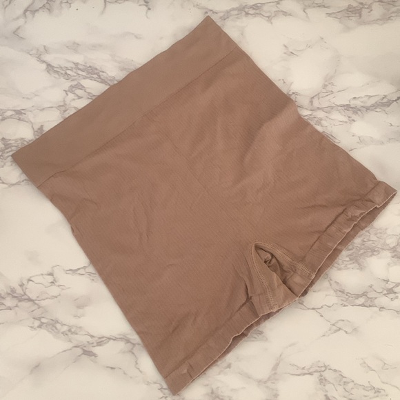 SKIMS Pants - Skims “Desert” Ribbed Shorts